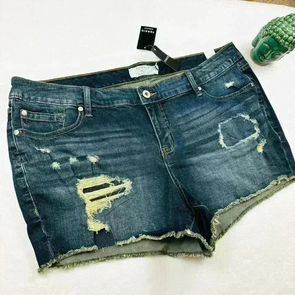 NWT Torrid Vintage Stretch Dark Wash Raw Hem Distressed Denim Shorts Size 20 - Picture 8 of 16